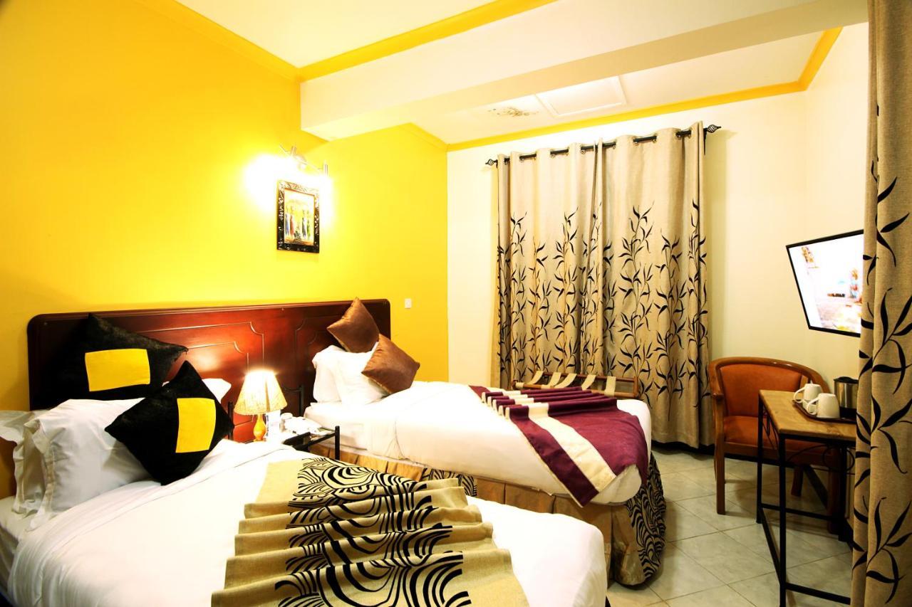 Crest Safari Lodge Bed And Breakfast Arusha Buitenkant foto