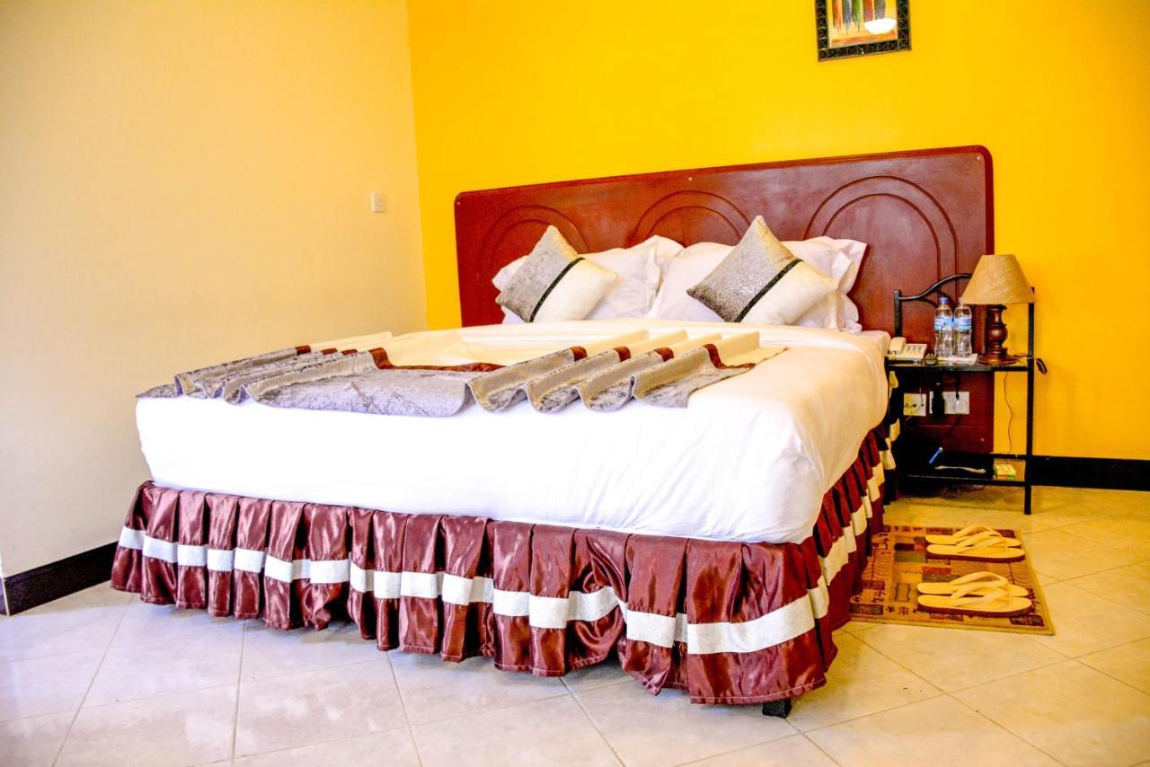 Crest Safari Lodge Bed And Breakfast Arusha Buitenkant foto