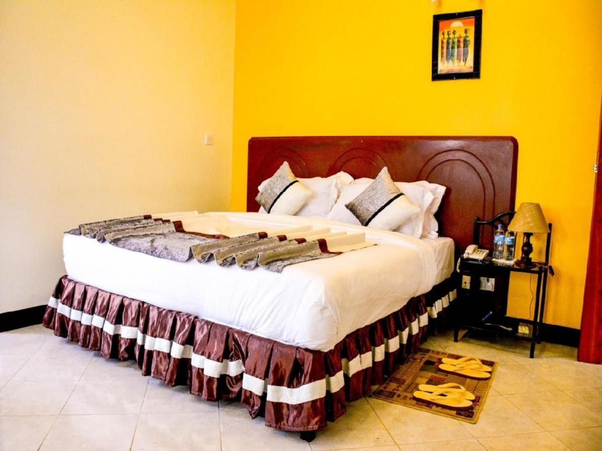 Crest Safari Lodge Bed And Breakfast Arusha Buitenkant foto