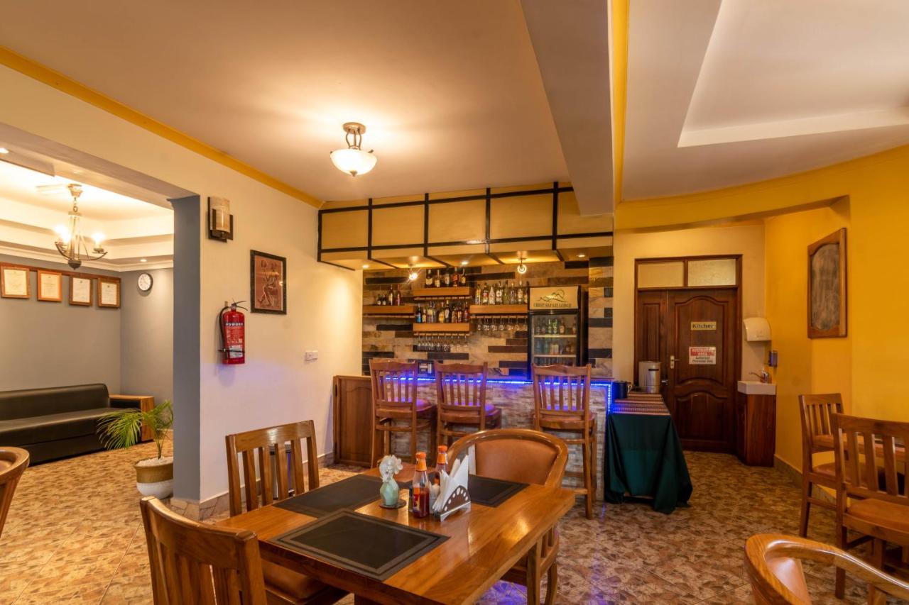 Crest Safari Lodge Bed And Breakfast Arusha Buitenkant foto