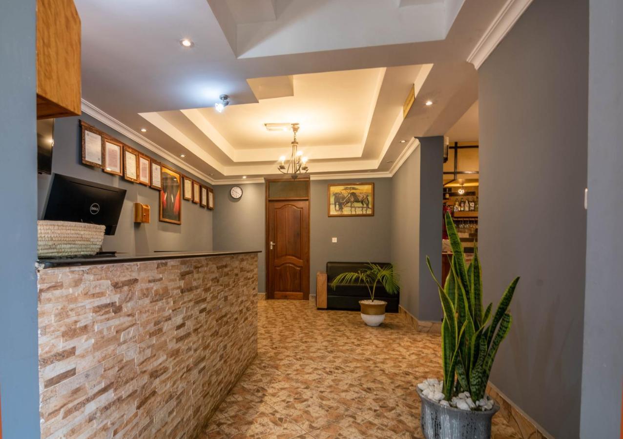Crest Safari Lodge Bed And Breakfast Arusha Buitenkant foto