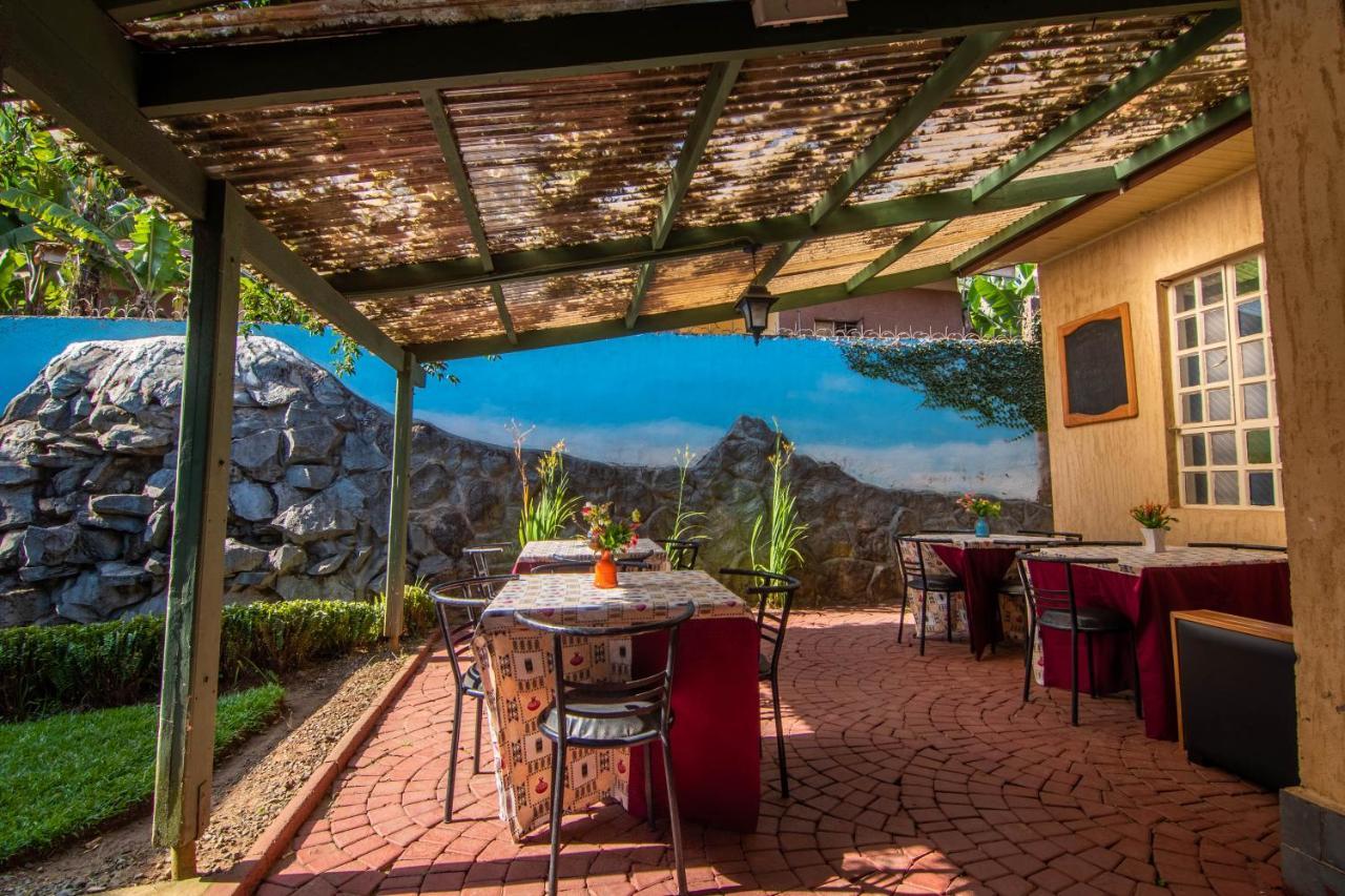 Crest Safari Lodge Bed And Breakfast Arusha Buitenkant foto