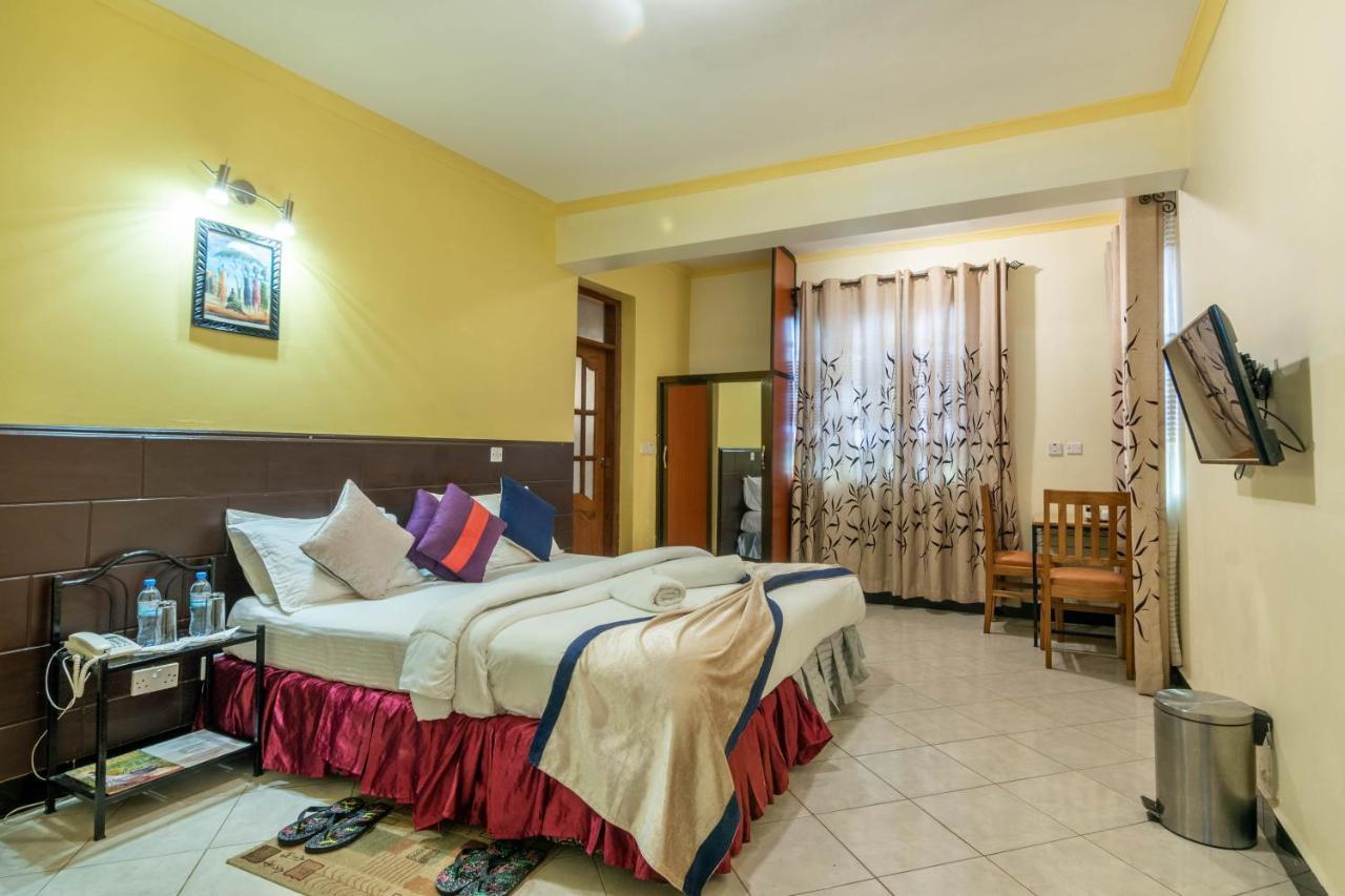 Crest Safari Lodge Bed And Breakfast Arusha Buitenkant foto