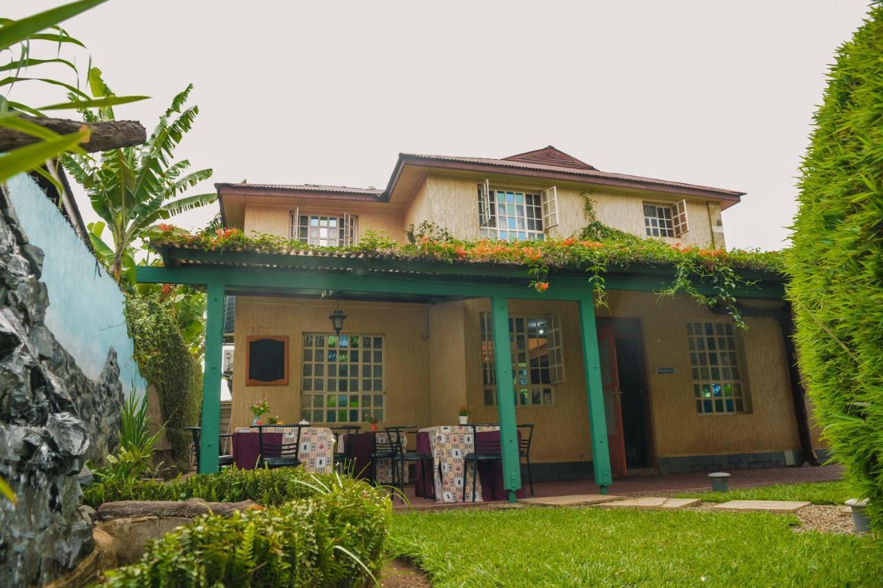 Crest Safari Lodge Bed And Breakfast Arusha Buitenkant foto