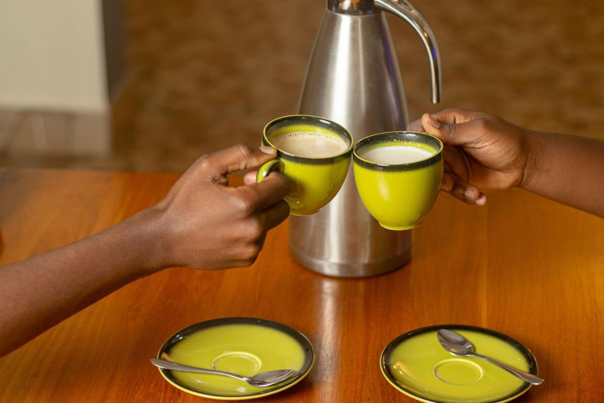 Crest Safari Lodge Bed And Breakfast Arusha Buitenkant foto